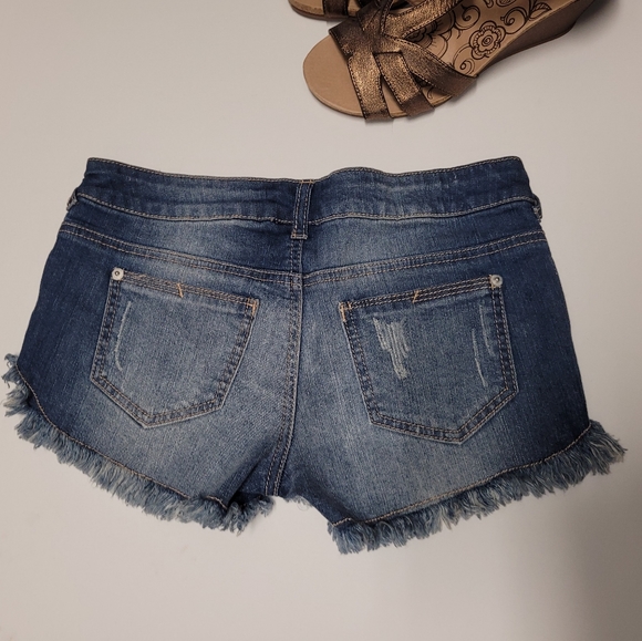 New Mossimo Denim Floral Shorts NWOT - Picture 2 of 3